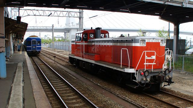 DE10 to tow Nihonkai consist