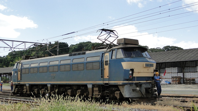 EF66 detaches from consist