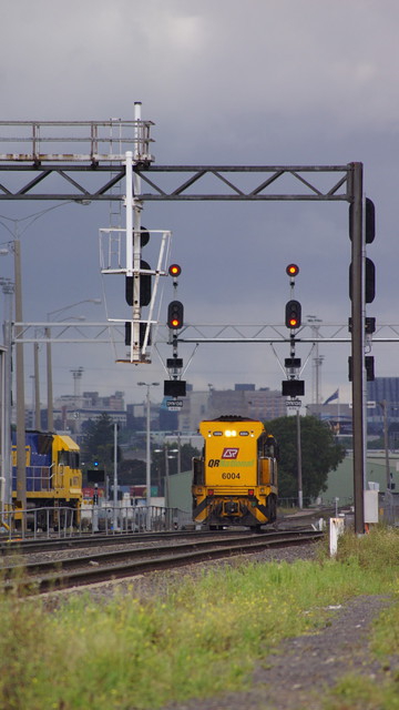 QR6004 at South Dynon Junction