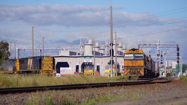 NR89 departing with intermodal
