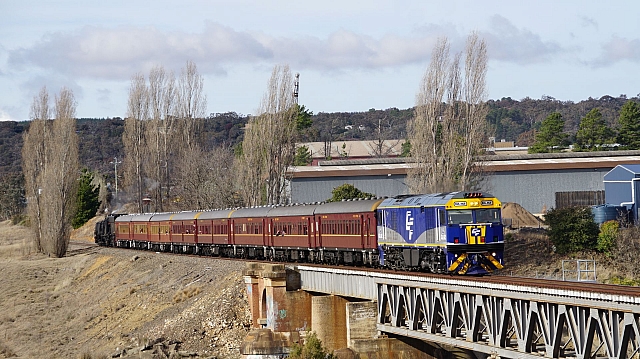 GL112 leads back into Queanbeyan