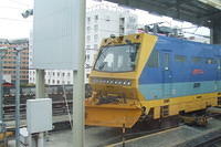 Shinkansen track machines