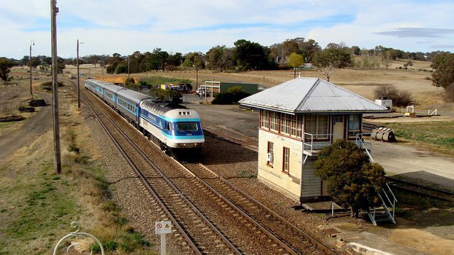 Southbound XPT enters Yass_001