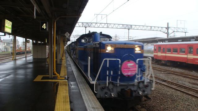 Twilight Express enters Higashi-Muroran