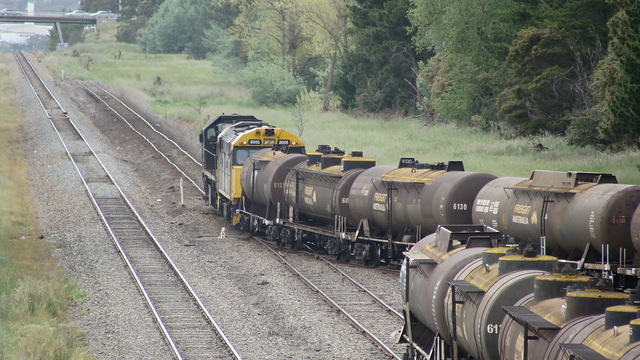 X52 and 8015 shunting Oil in Fyshwick