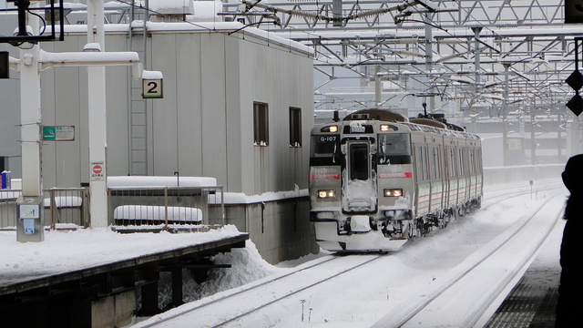 EMU approaching Sapporo