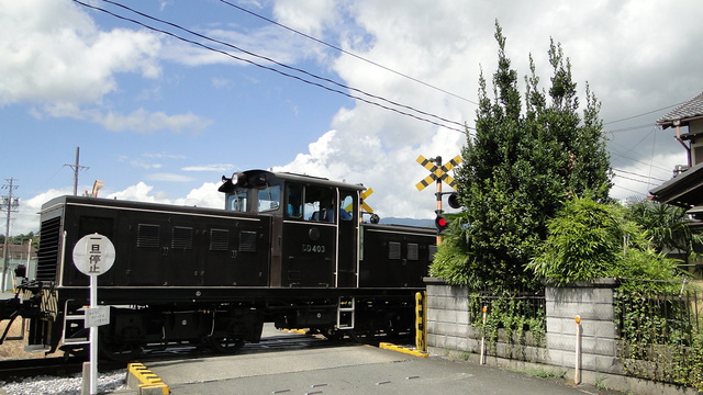 DD403 departs for factory