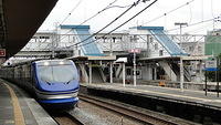 Super Hakuto approaching Nishiakashi Station