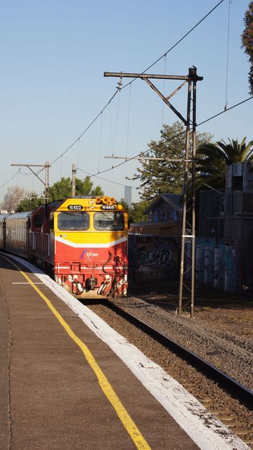 N460 passing Middle Footscray