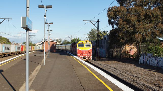 N454 passing Middle Footscray