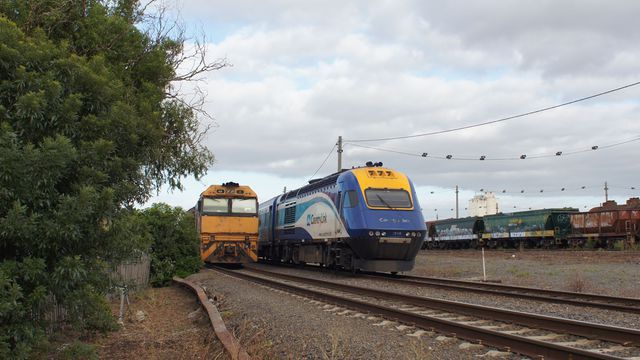 XPT passing NR7 on Southern Spirit