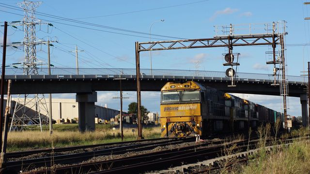 NR9 on freight near Airport Drive