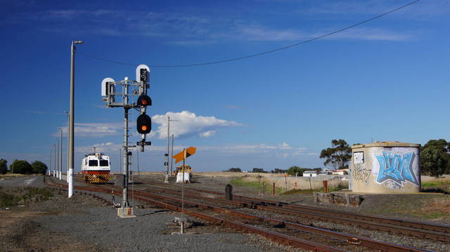 EM100 heading to signal to return to Ballarat