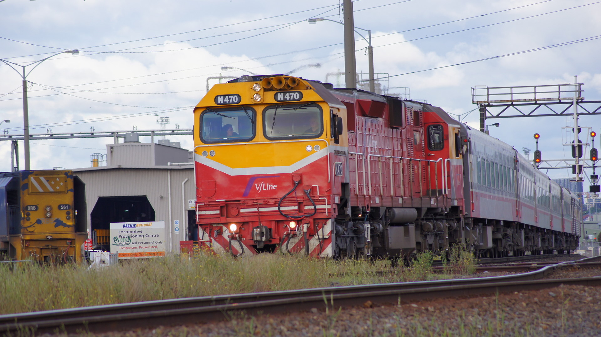 V/Line Albury Service departing Melbourne